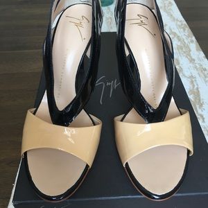Giuseppe Zanotti blk/tan patent cutout pump